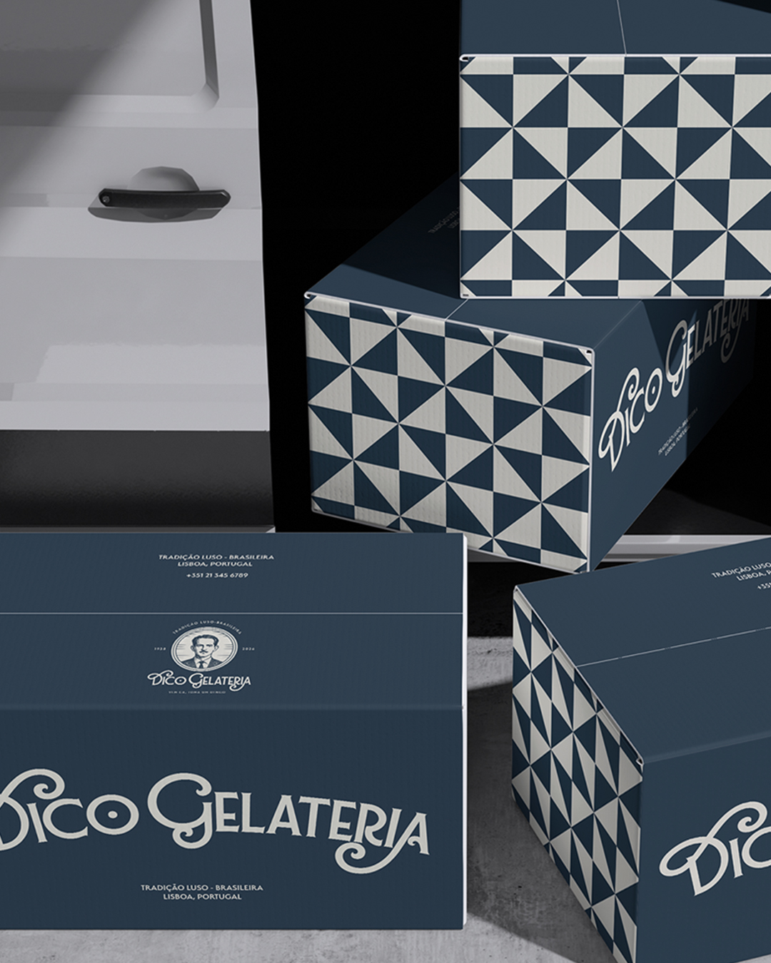 Aplicação do logotipo e de padrões geométricos em caixas da Dico