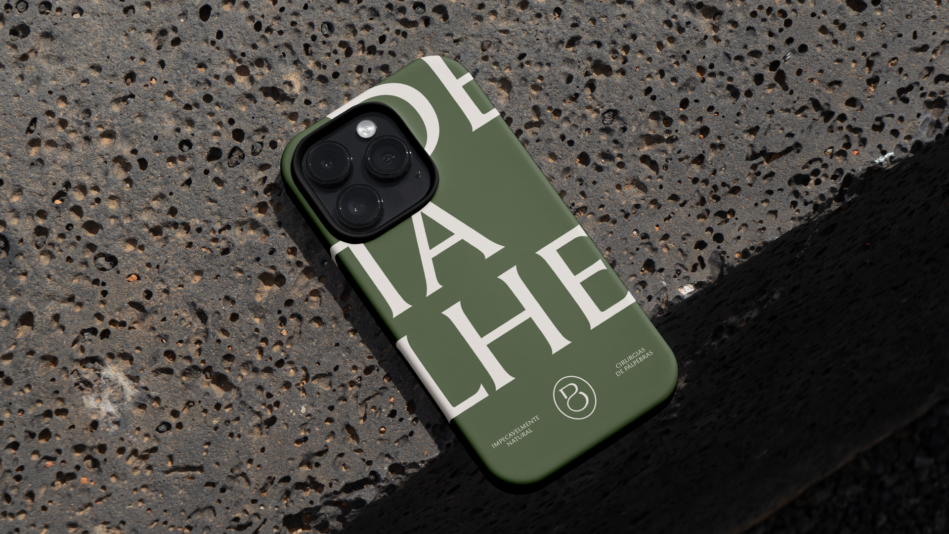Capa de celular com tipografia da Blepharo